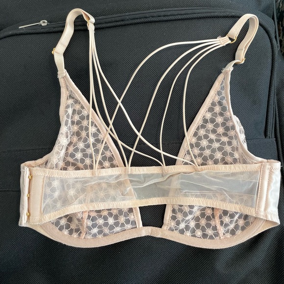 Victorias Secret Unlined Bra - Picture 2 of 3